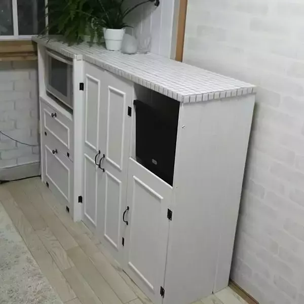 「DIYならちょうどよく☆まわりもすっきりと片付くレンジ台」の画像