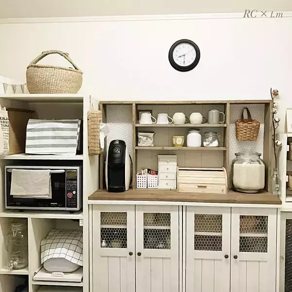 「DIYならちょうどよく☆まわりもすっきりと片付くレンジ台」の画像