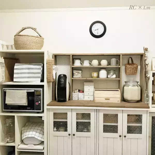 「DIYならちょうどよく☆まわりもすっきりと片付くレンジ台」の画像