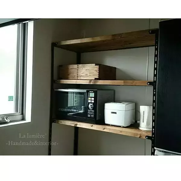 「DIYならちょうどよく☆まわりもすっきりと片付くレンジ台」の画像