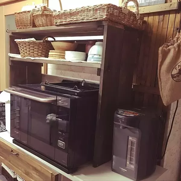「DIYならちょうどよく☆まわりもすっきりと片付くレンジ台」の画像