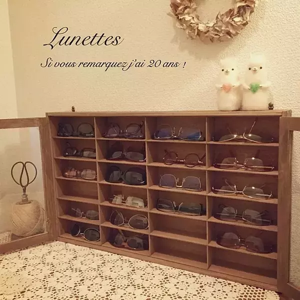 「インテリアとしても楽しめる♪メガネの見せる収納アイデア」の画像