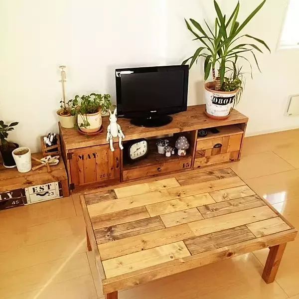 「DIYに慣れてきたら挑戦したい!!主役級なローテーブル実例集」の画像