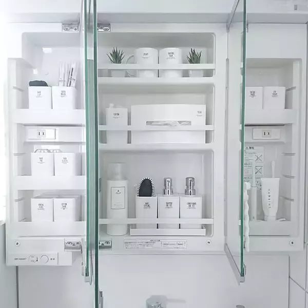 「100均で劇的改善！あなたの手で洗面所がここまで変わる」の画像