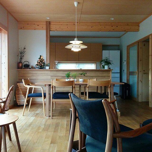 素朴ながらもシック。大人のナチュラルモダンなキッチン