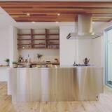 「素朴ながらもシック。大人のナチュラルモダンなキッチン」の画像4