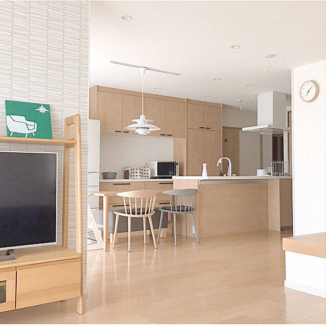 素朴ながらもシック。大人のナチュラルモダンなキッチン