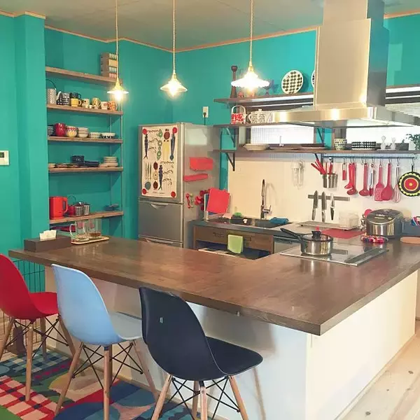 「キッチンの背面棚も自分らしく☆収納＆ディスプレイ実例集」の画像