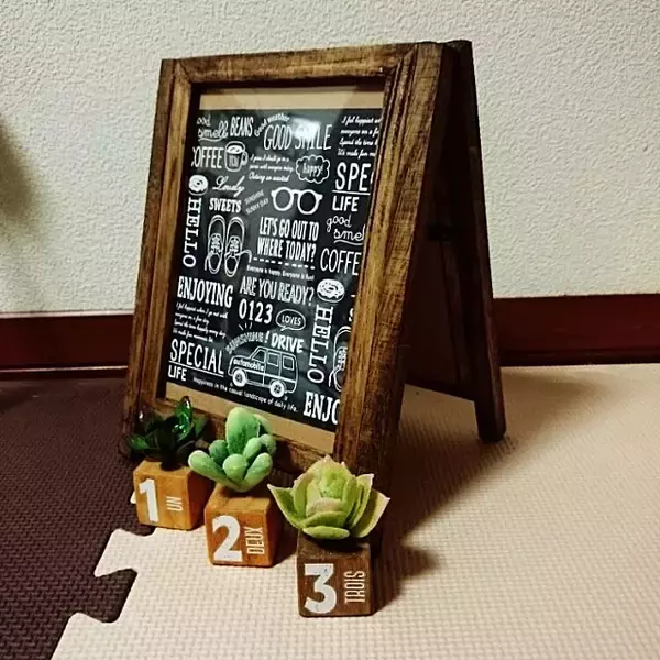 「フォトフレームの潜在力！簡単DIYでお部屋をセンスアップ」の画像