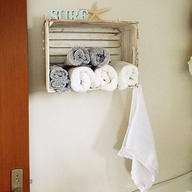 ナイスアイディア♡いろいろなもので脱衣所のタオルを収納