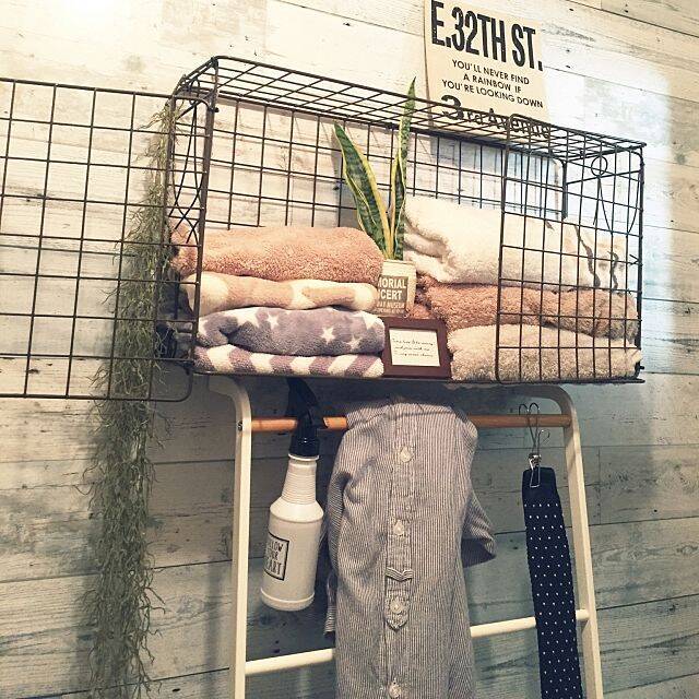 ナイスアイディア♡いろいろなもので脱衣所のタオルを収納