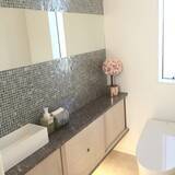 「トイレがここまでラグジュアリーに！参考にしたい10の実例」の画像1