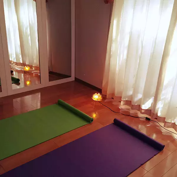 「自宅でリラックス空間♪即実践したいヨガスペースの作り方」の画像