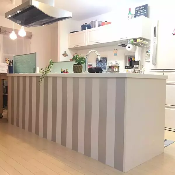 「賃貸でも簡単に模様替え！気軽に貼ってはがせるマステ壁紙」の画像