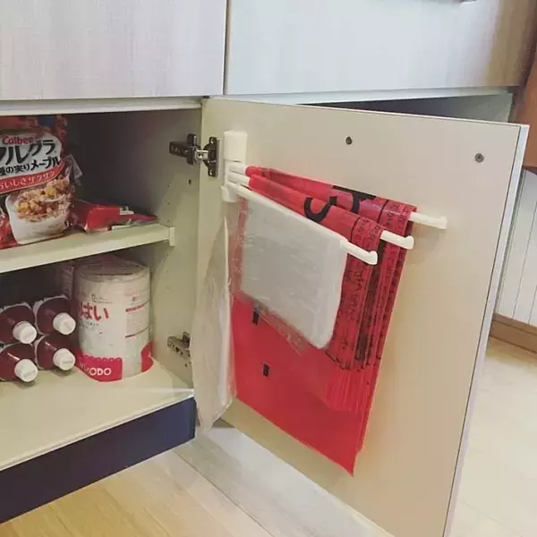 「すっきり使いやすくがモットー！ゴミ袋の整理収納術」の画像