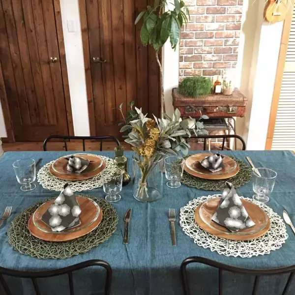 「華やかな食卓♡100均アイテムでテーブルコーディネート」の画像