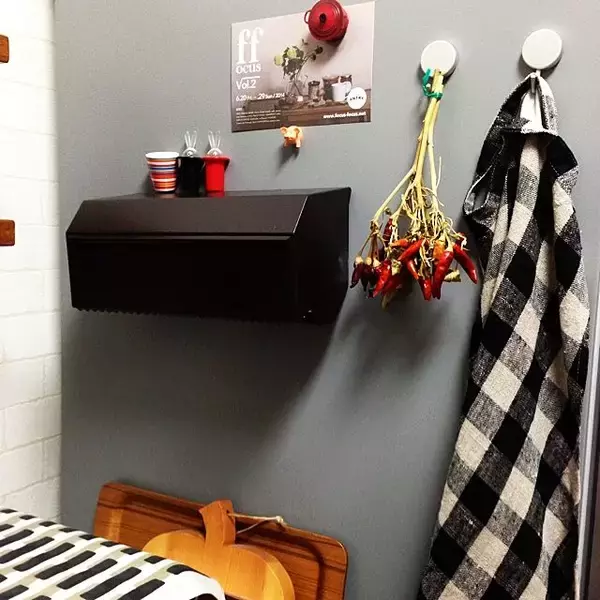 「どう収納する？キッチンペーパーの便利な置き方アイデア集」の画像