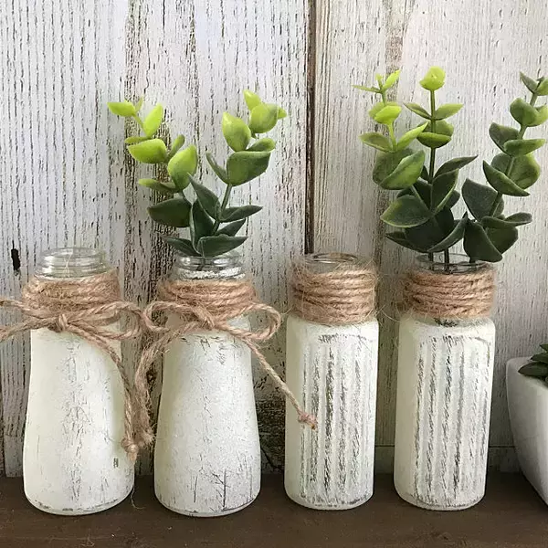 「少しの作業でお部屋に魅力をプラス♡瓶を使った簡単DIY」の画像