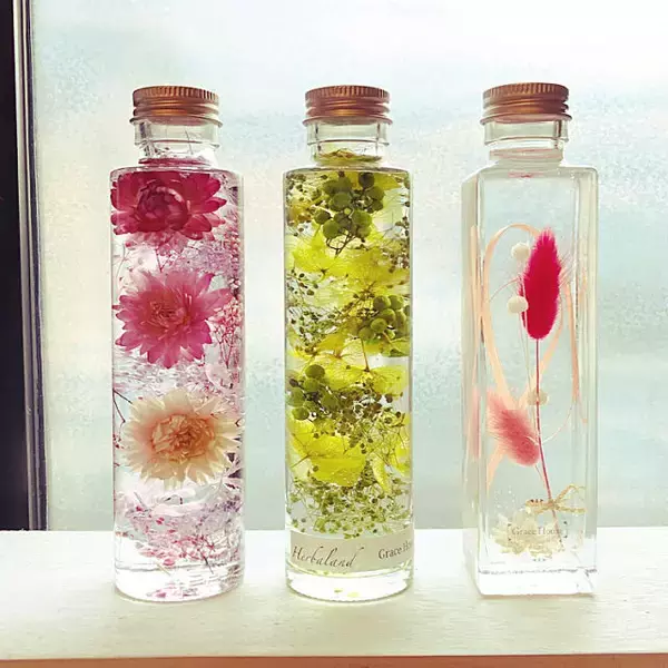 「少しの作業でお部屋に魅力をプラス♡瓶を使った簡単DIY」の画像