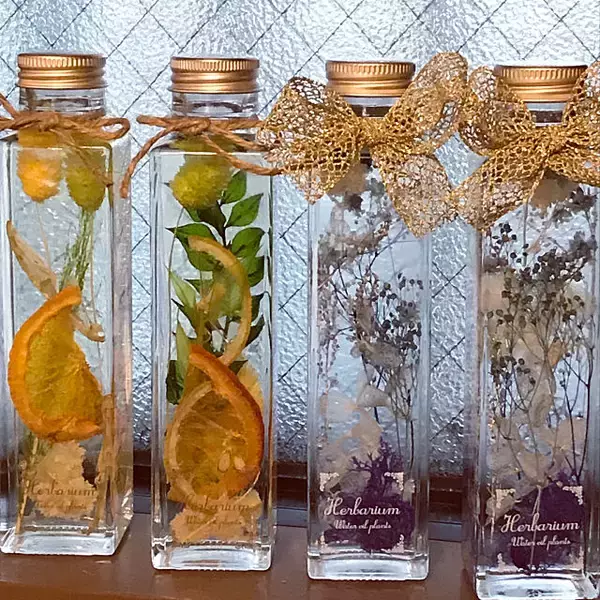 「少しの作業でお部屋に魅力をプラス♡瓶を使った簡単DIY」の画像