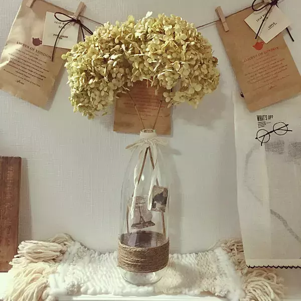 「少しの作業でお部屋に魅力をプラス♡瓶を使った簡単DIY」の画像