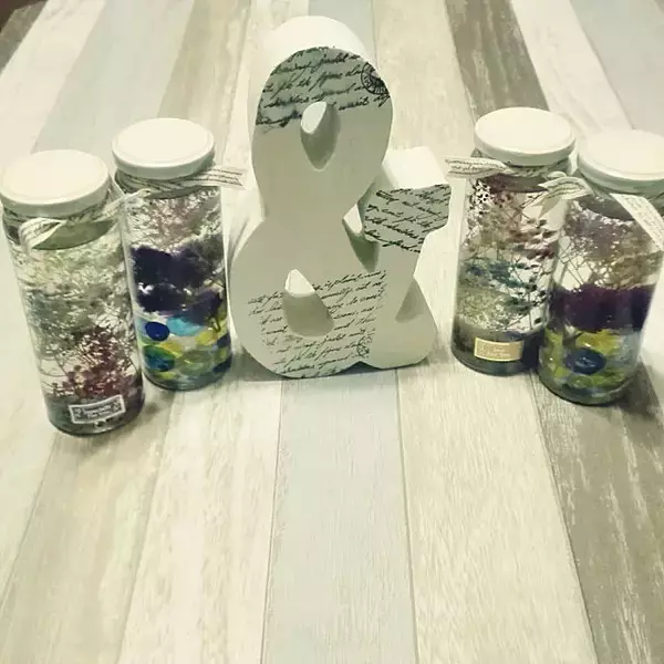「少しの作業でお部屋に魅力をプラス♡瓶を使った簡単DIY」の画像