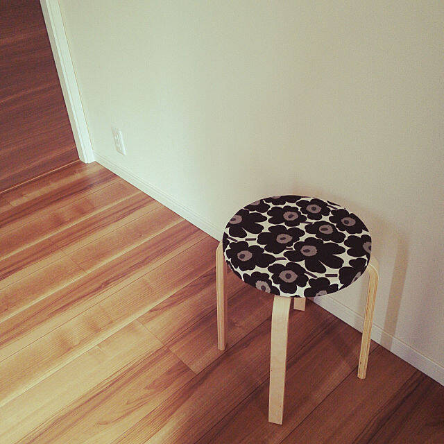 DIYでお家に彩りを！マリメッコで作る華やかインテリア