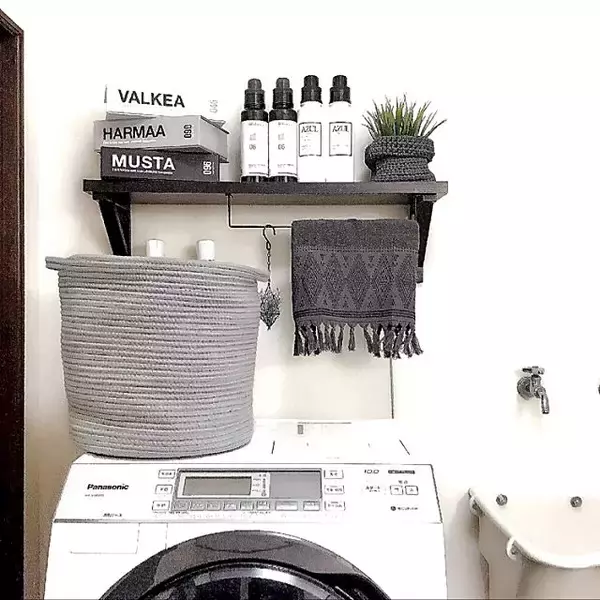 「便利さだけじゃ満足しない☆見栄えの良い洗濯機周り収納」の画像