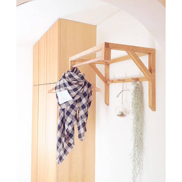 実用的でインテリア性も◎あると助かるコート掛けDIY実例