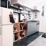 「キッチン収納にも活躍！みんなの木箱DIYが暮らしを支える」の画像1