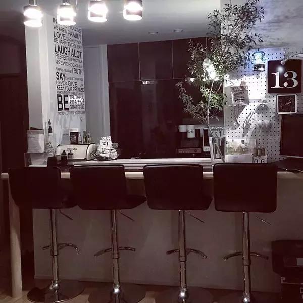 「自宅でバー気分を楽しもう♡お酒が美味しくなるインテリア」の画像