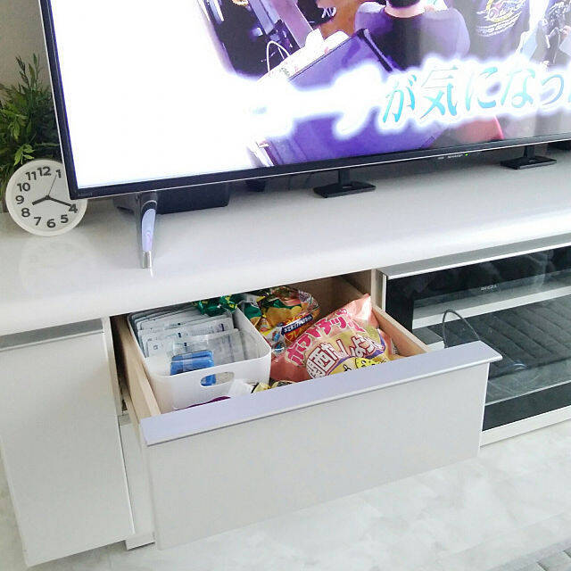 みんな何をどうやってしまってる？テレビボードの収納実例