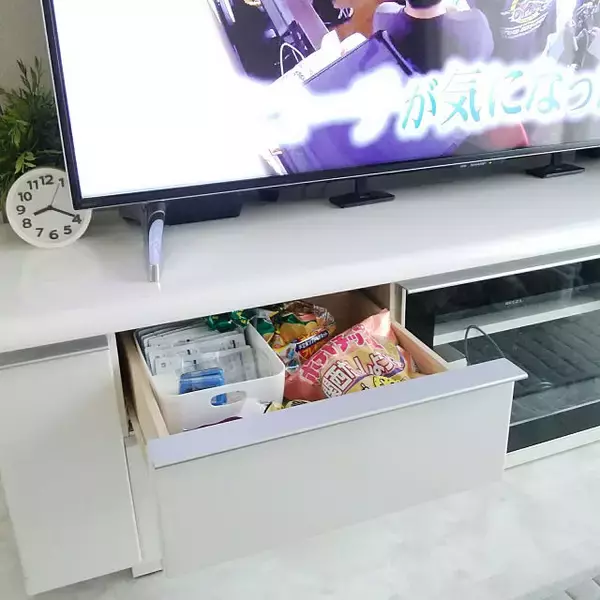 「みんな何をどうやってしまってる？テレビボードの収納実例」の画像