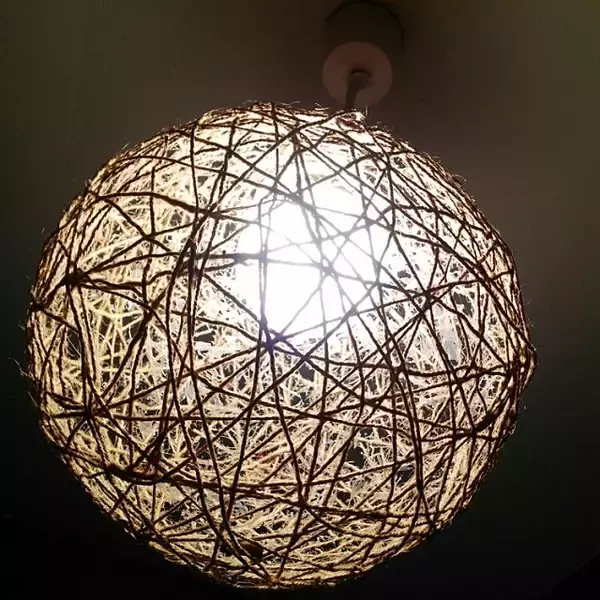 「ぐるぐる巻くだけでもOK！麻紐でナチュラルな空間をDIY」の画像