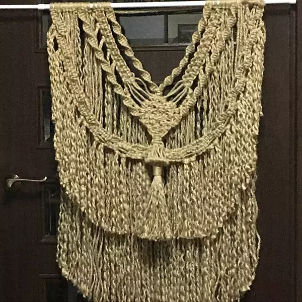 「ぐるぐる巻くだけでもOK！麻紐でナチュラルな空間をDIY」の画像