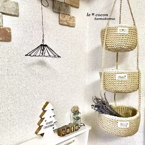 「ぐるぐる巻くだけでもOK！麻紐でナチュラルな空間をDIY」の画像