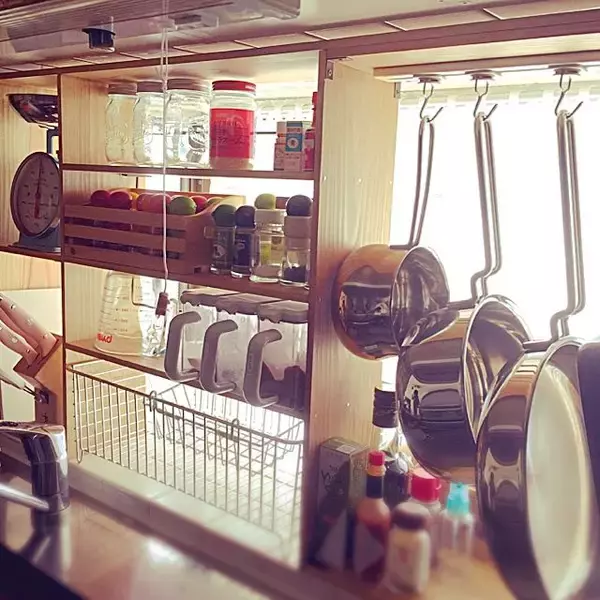 「アイデアしだいでアピールポイントに♡出窓を使った収納」の画像