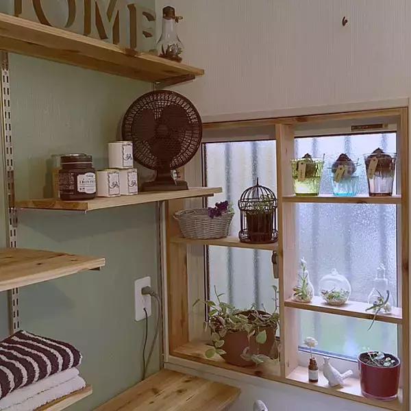 「アイデアしだいでアピールポイントに♡出窓を使った収納」の画像