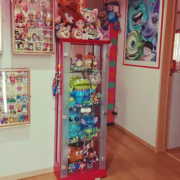 「キャラクターや雑貨がいっぱい☆ポップでカラフルなお部屋」の画像