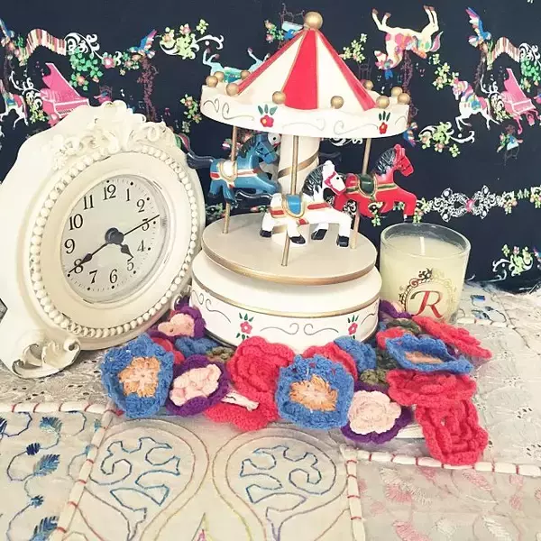 「キャラクターや雑貨がいっぱい☆ポップでカラフルなお部屋」の画像