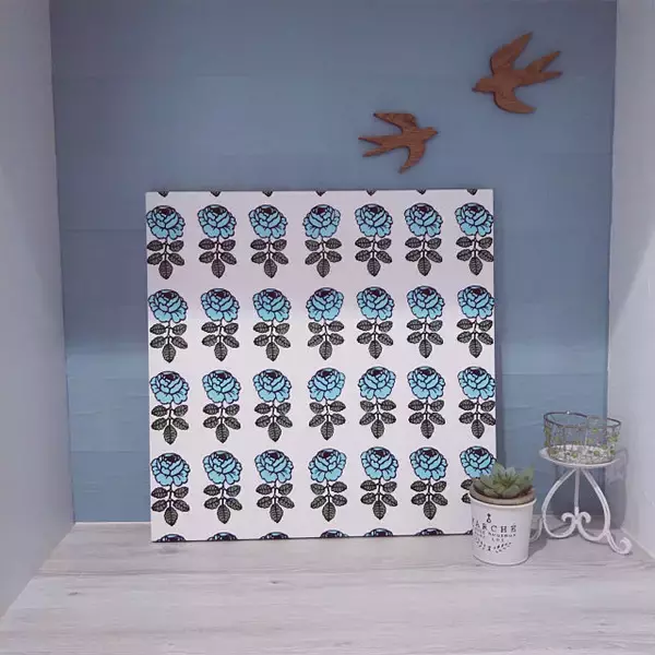 「北欧インテリアにマッチ！マリメッコのファブリックパネル」の画像