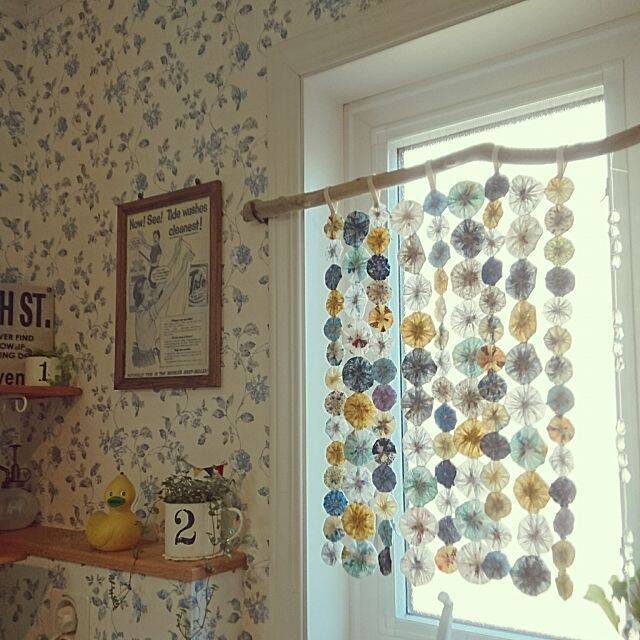 お部屋を華やかに変身♪手作りヨーヨーキルトカーテン