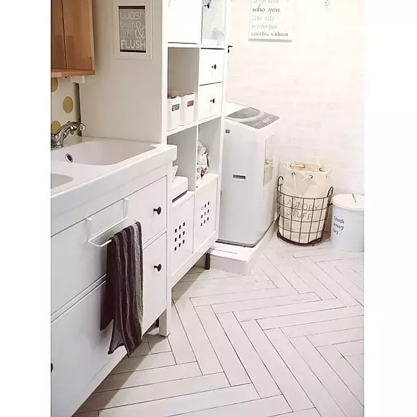 「みんなはどこに置いてるの？洗濯かごの置き場所アイデア」の画像