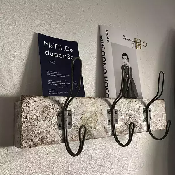 「シンプルで機能もバッチリ！無印良品の長押はこう使う」の画像