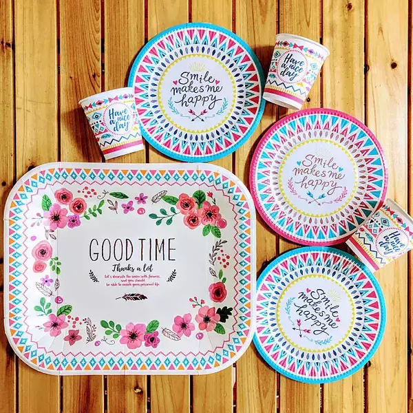 「使うのがもったいなくなっちゃう？100均の紙皿と紙コップ」の画像