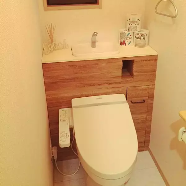 「今日からトイレが自慢の空間になる！タンクレスDIY実例集」の画像