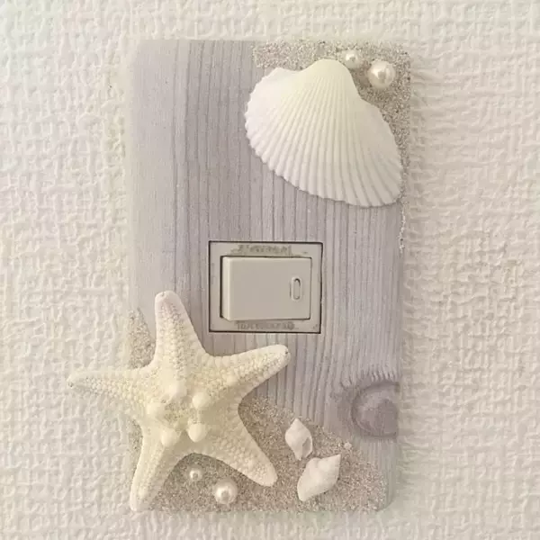 「壁面を彩る！DIYで完成させる個性的なスイッチカバー」の画像