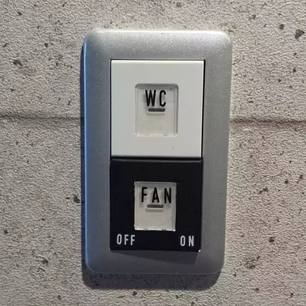 「壁面を彩る！DIYで完成させる個性的なスイッチカバー」の画像