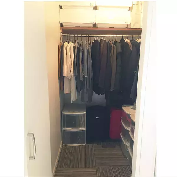 「かさばるコートどうしてる？アウター収納のお悩み解決」の画像