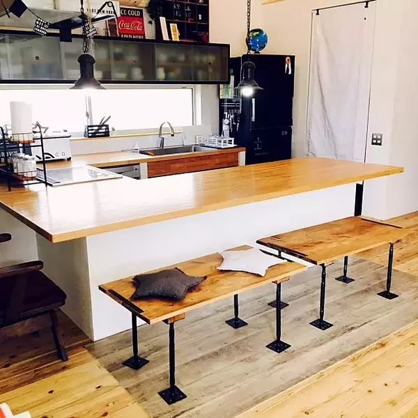 「手作りベンチをどこに置く？DIYでお部屋をグレードアップ」の画像